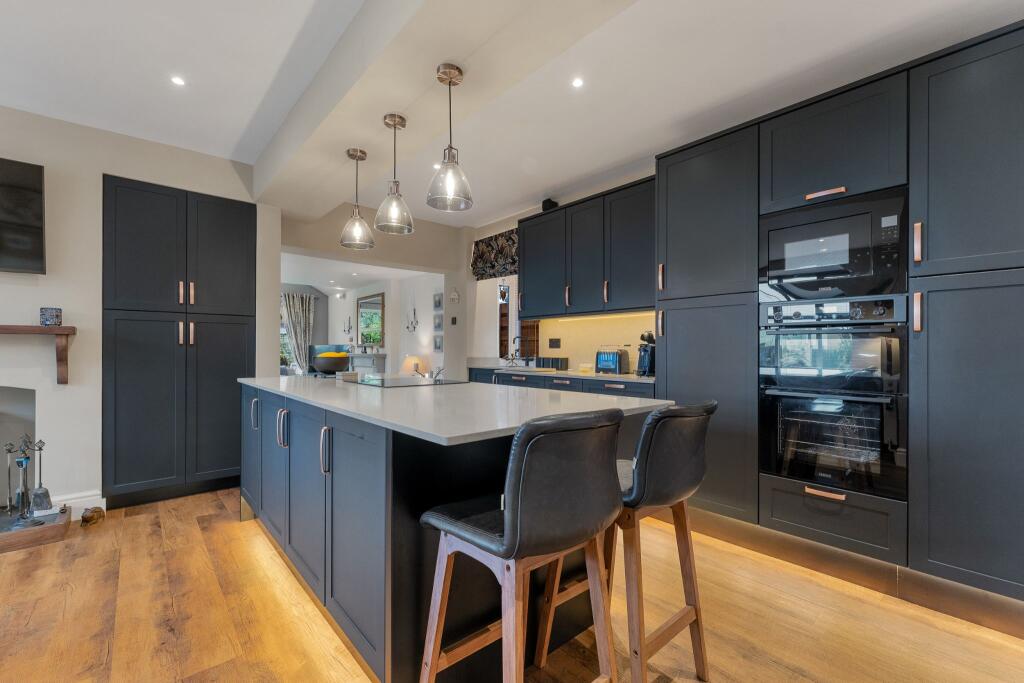 Photograph 14
