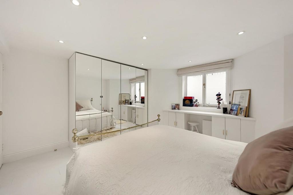 Bedroom (3).jpg