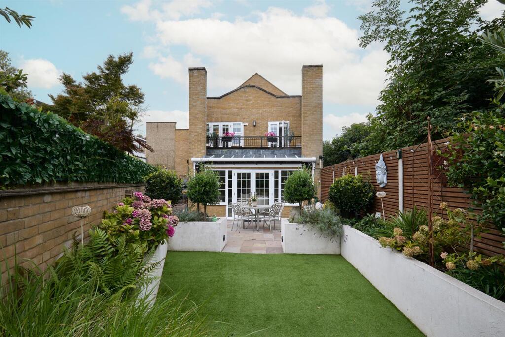 Thames Road, Chiswick, W4