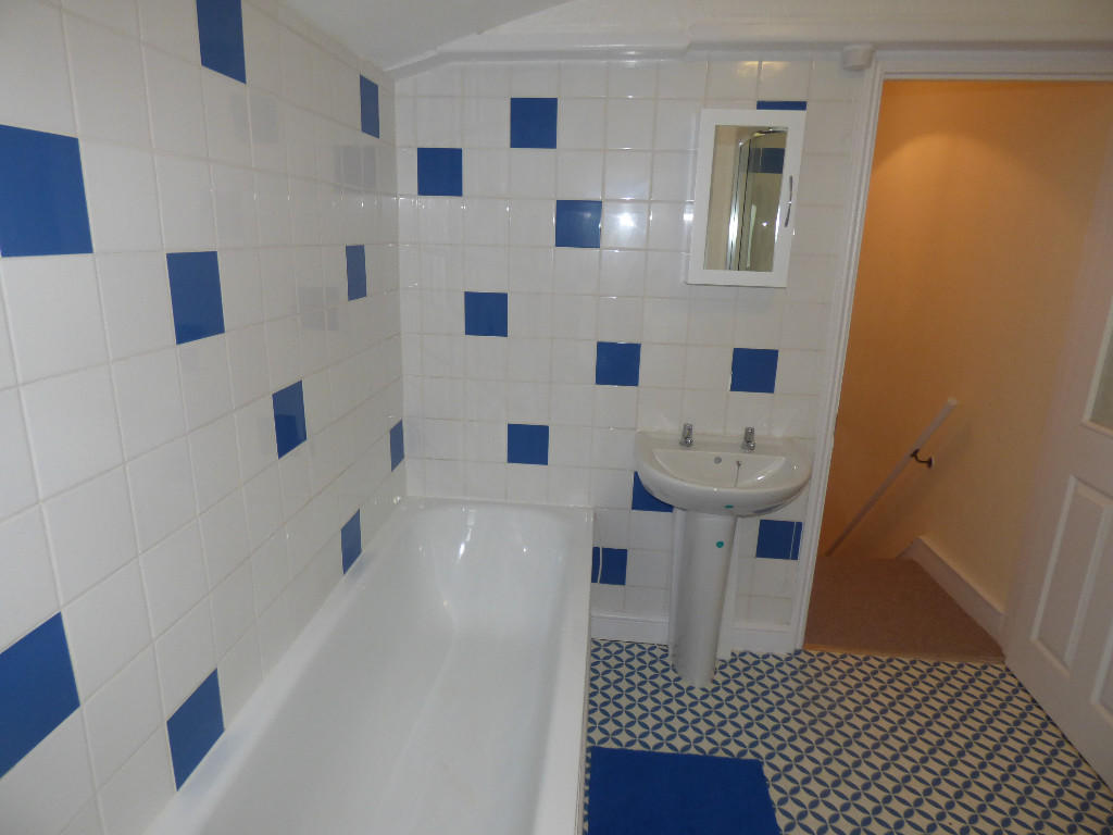 Upstairs bathroon