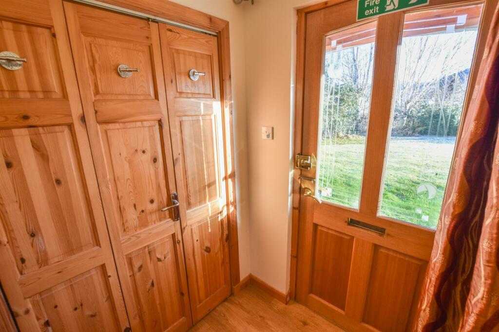 ENTRANCE VESTIBULE-2.jpg
