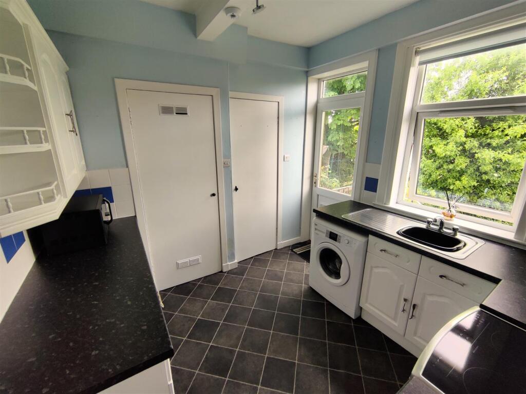 005 - Kitchen -  (2).jpg