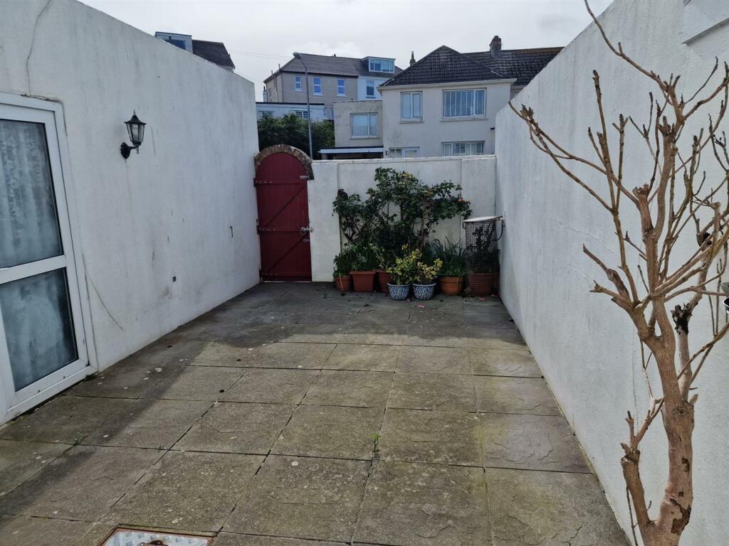 Courtyard.jpg