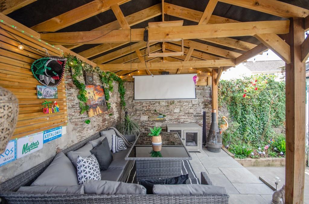 Outdoor snug.jpg