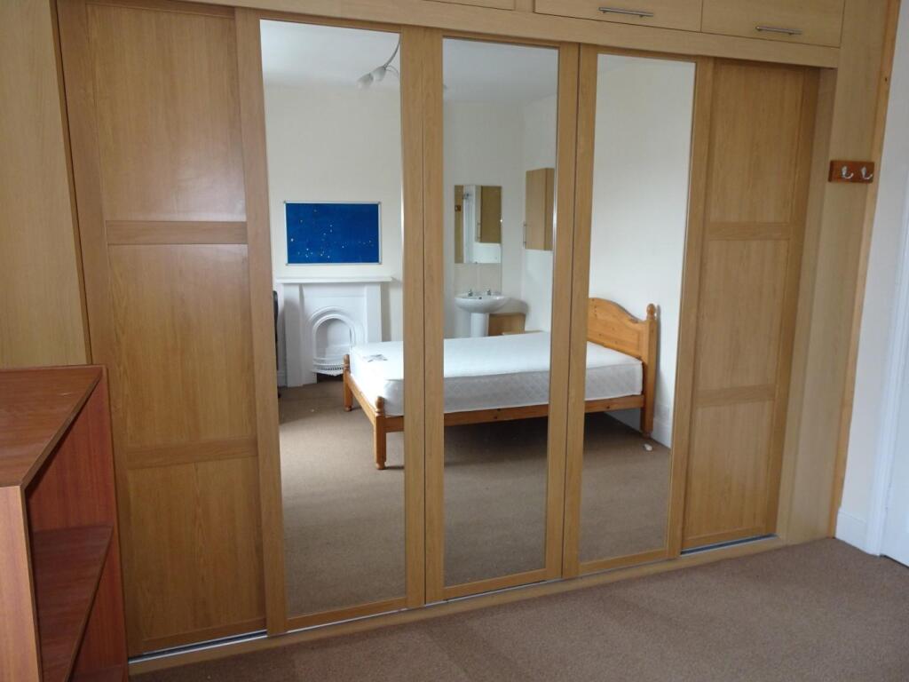 First floor front bedroom wardrobe.JPG