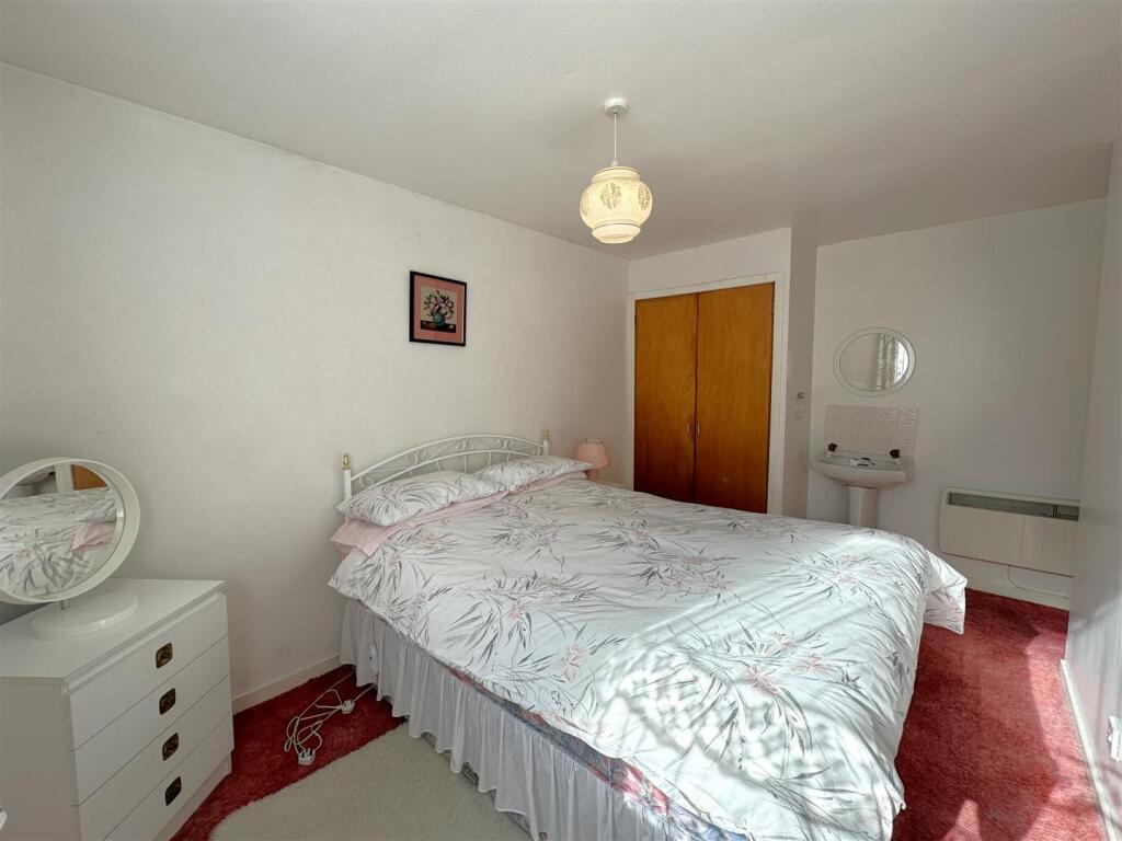 BEDROOM 2.2.JPG