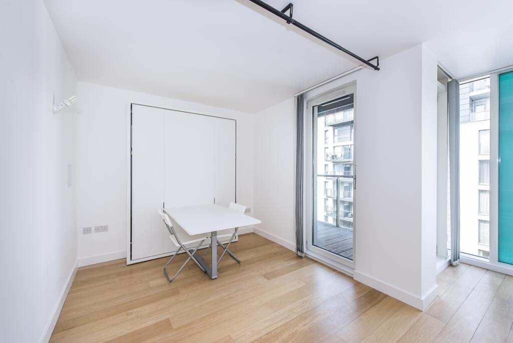 Dining/Bedroom