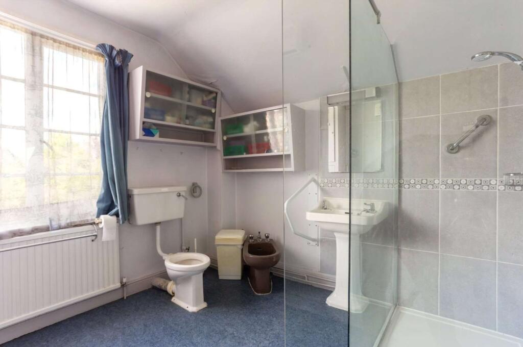 Muskegon, Lime Grove Avenue, Chilwell, Nottingham, NG9 4AR