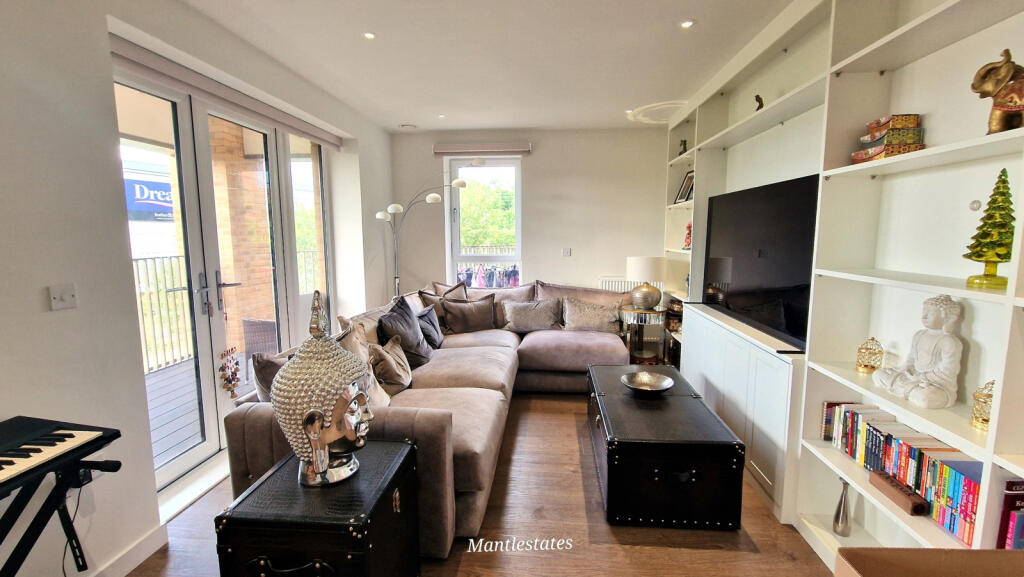 LOUNGE AREA