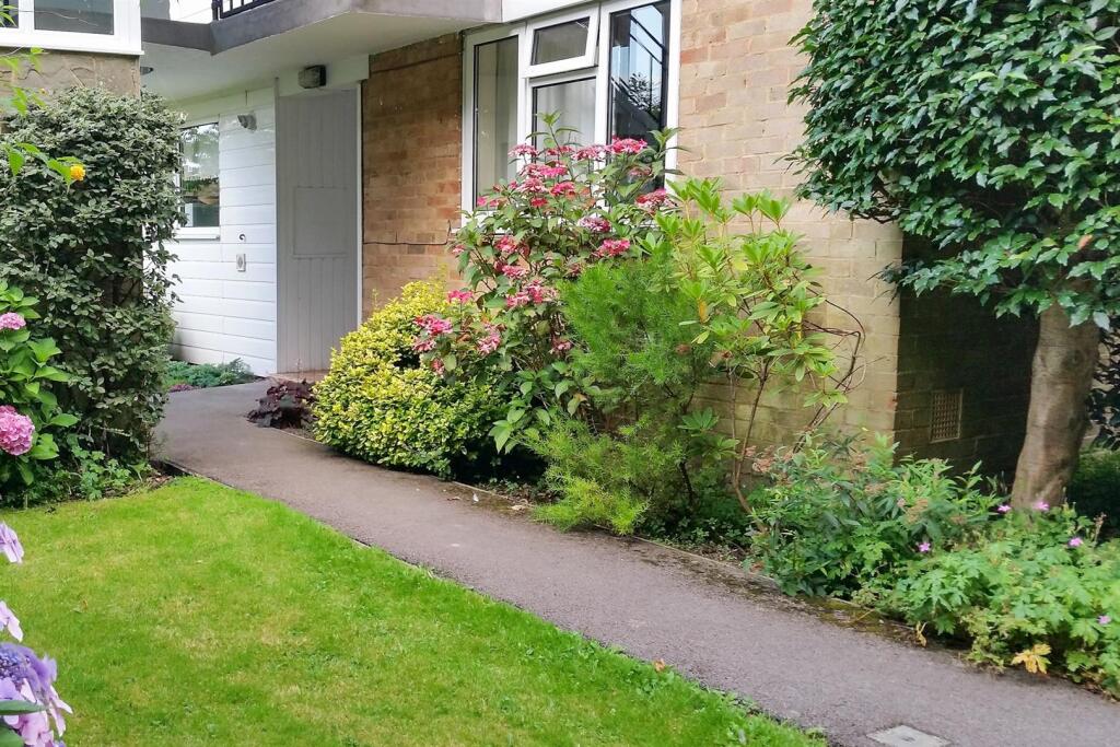 2. private entrance_1.jpg