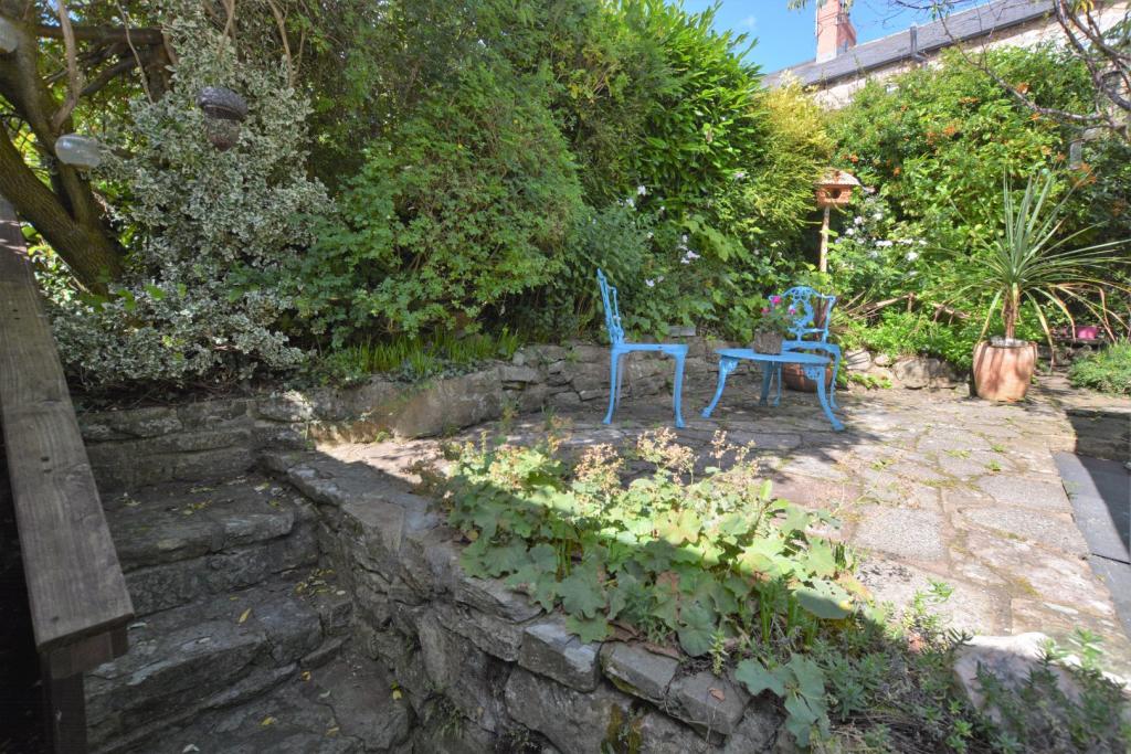 Bampton Seddons