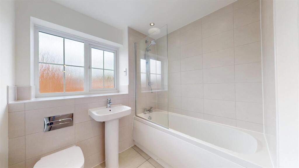 Eardley Close 4 Bathroom One.jpg