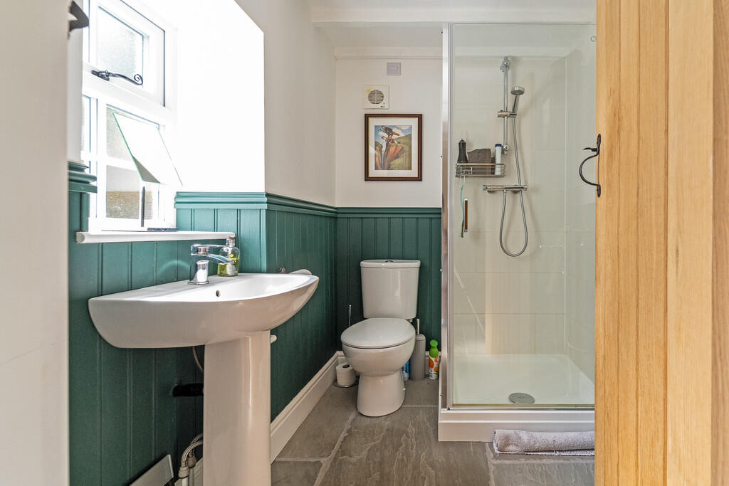 Downstairs Shower...