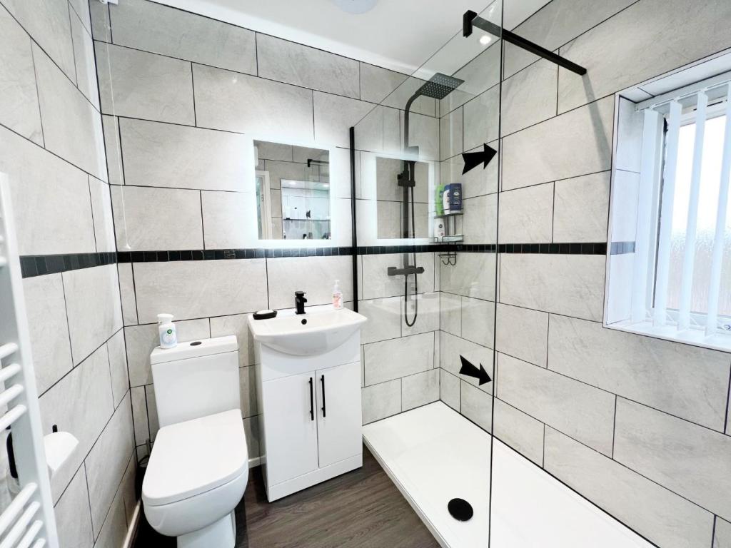 Shower Room 1.jpg