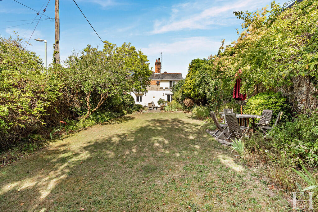 8658493-exteriorW...