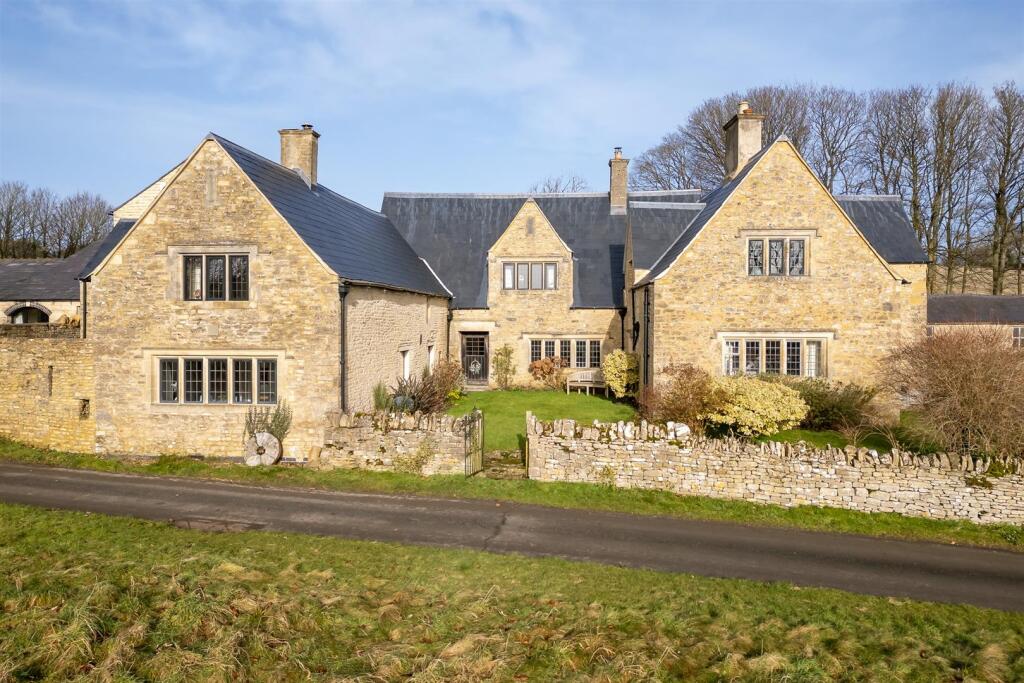 67 - Dowmans Farmhouse - GL53 9QY - Web.jpg