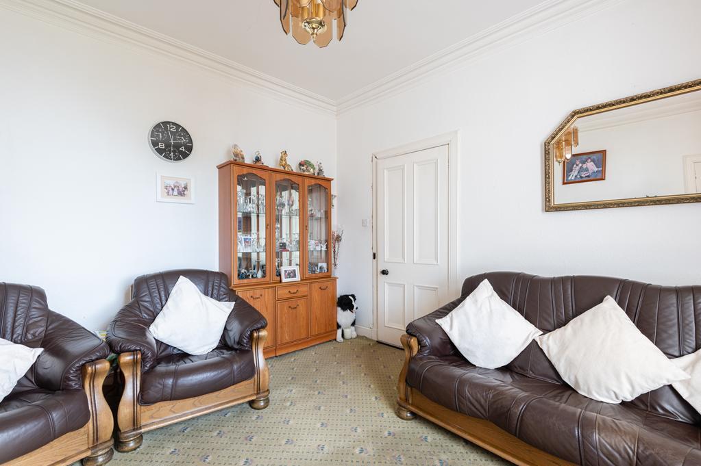 LOUNGE REAR