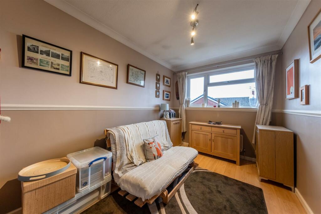 17 Kingfisher Grove-036.jpg