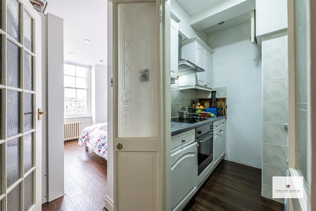 Queen's Court 130-009 HR - HPA.jpg