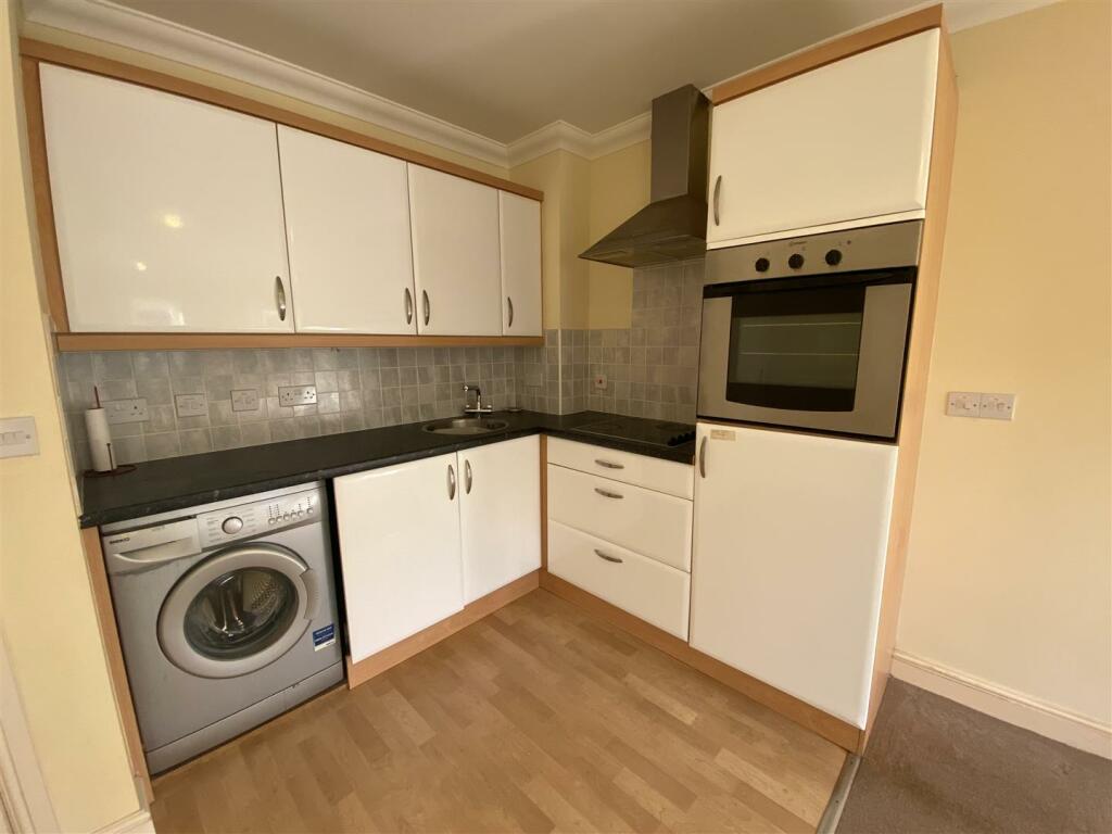 Kitchen ].jpeg