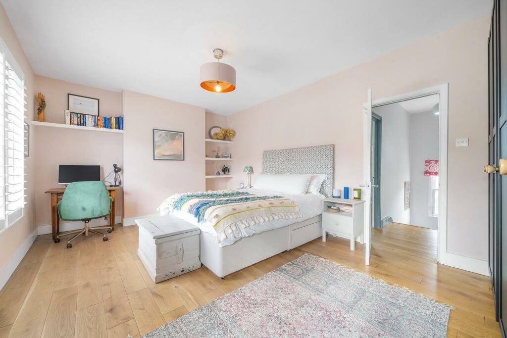 Bedroom 1 (2).jpg