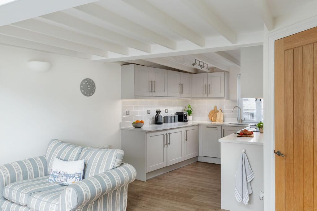 17 Dartmouth House, Dartmouth_Kitchen