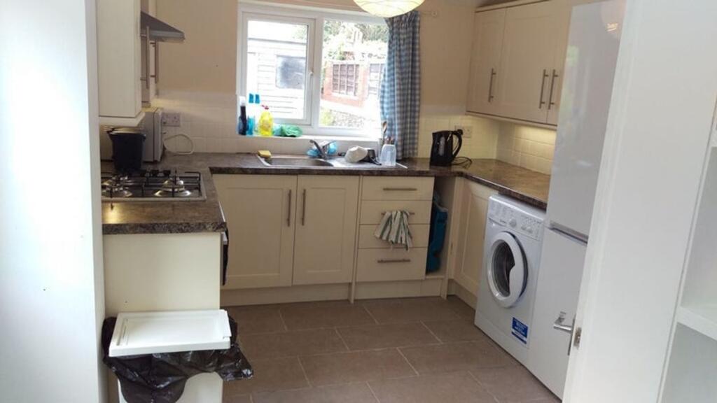 A tidy kitchen featuring a washing machine and ...