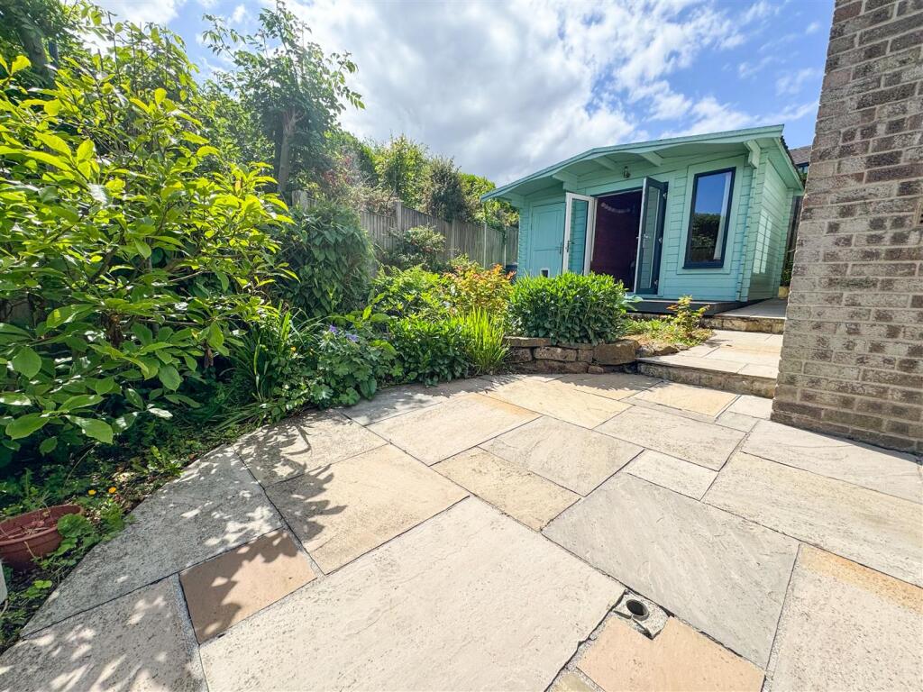 SUMMER HOUSE