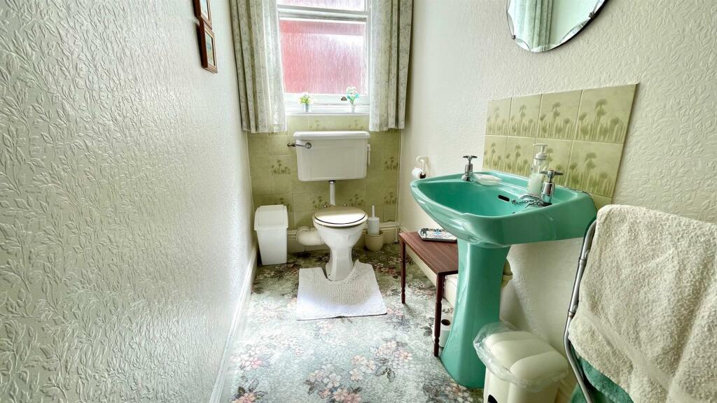 SEPARATE WC