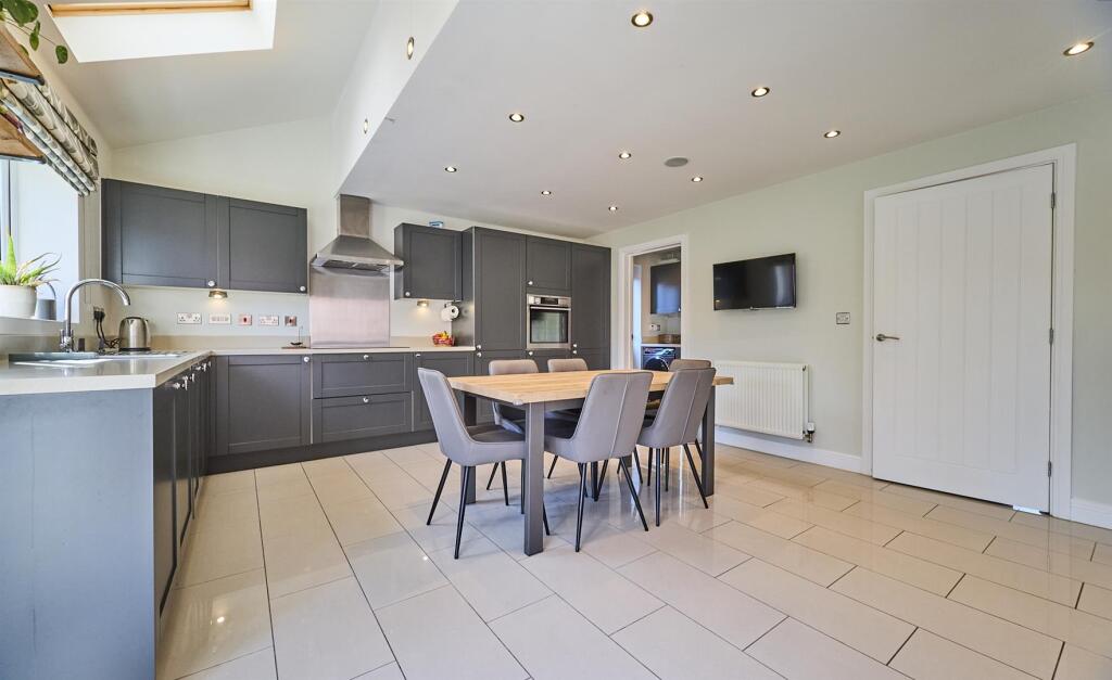 OPEN PLAN DINING/KITCHEN