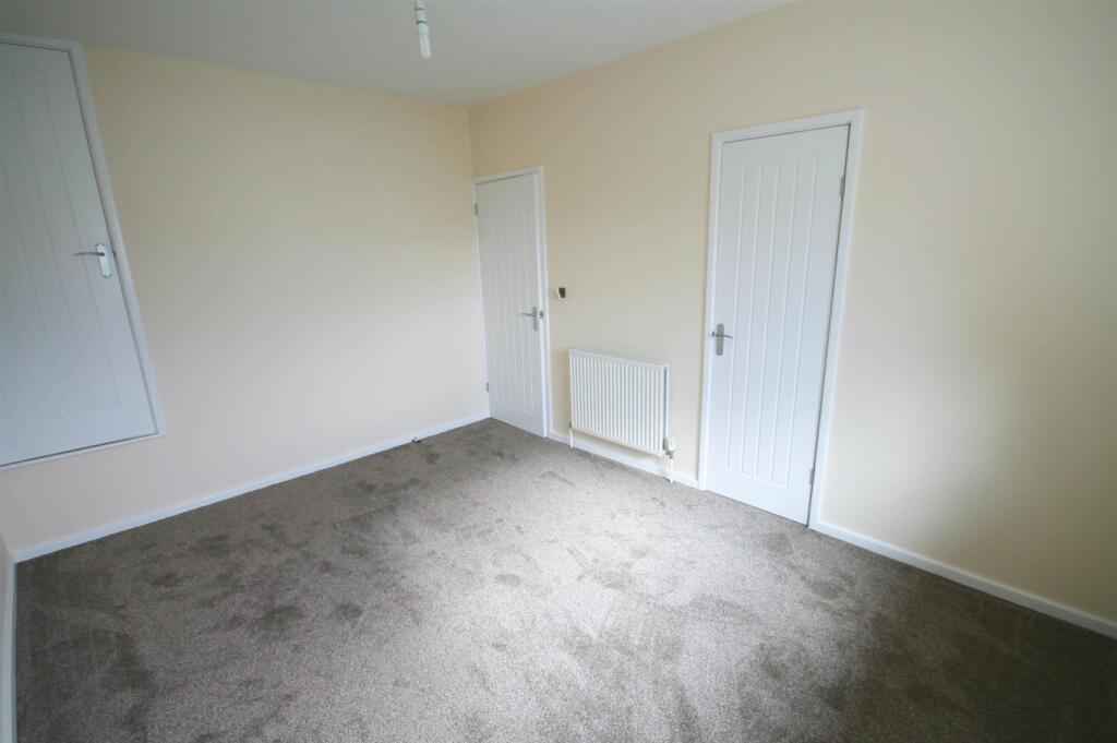 Master bedroom alt.JPG