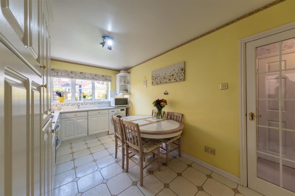 10 Knightsbridge Avenue-002.jpg