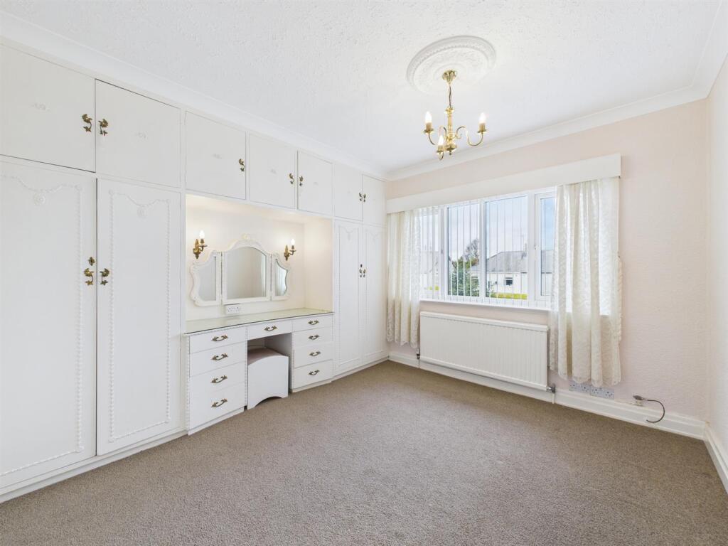 Bedroom: