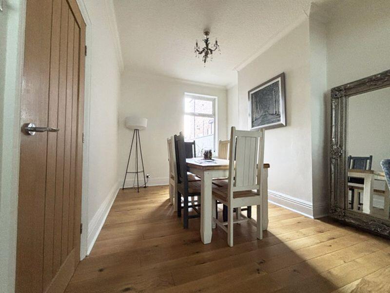 Front room photo 4