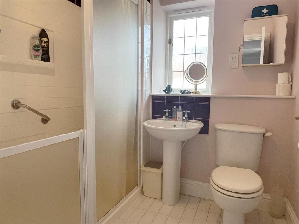 Bathroom 1.JPG