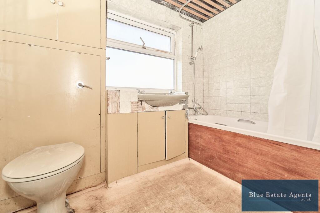 First Floor Bathroom Suite