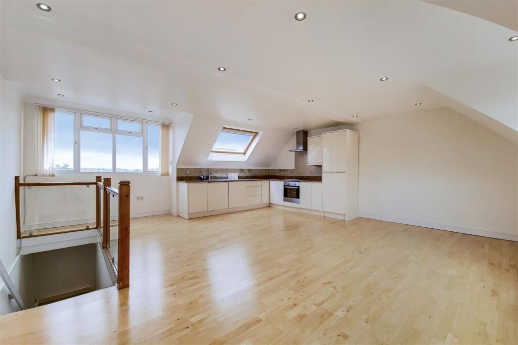 9_Kitchen-Reception-3.jpg