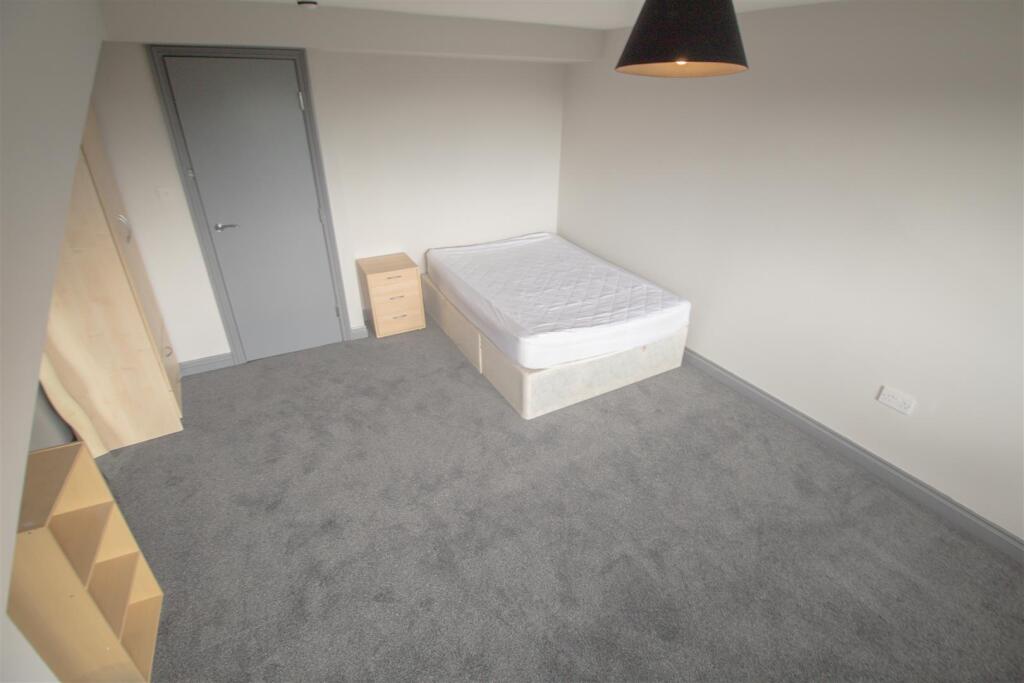 bedroom 4.jpg