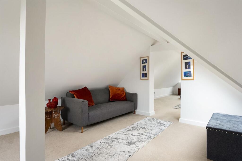 Bedroom 2 with snug