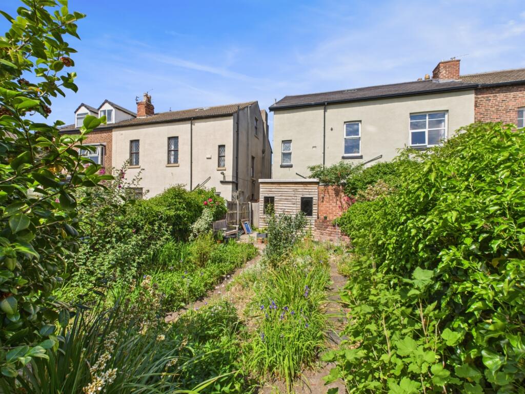 CAM02386G0-PR0130-STILL023