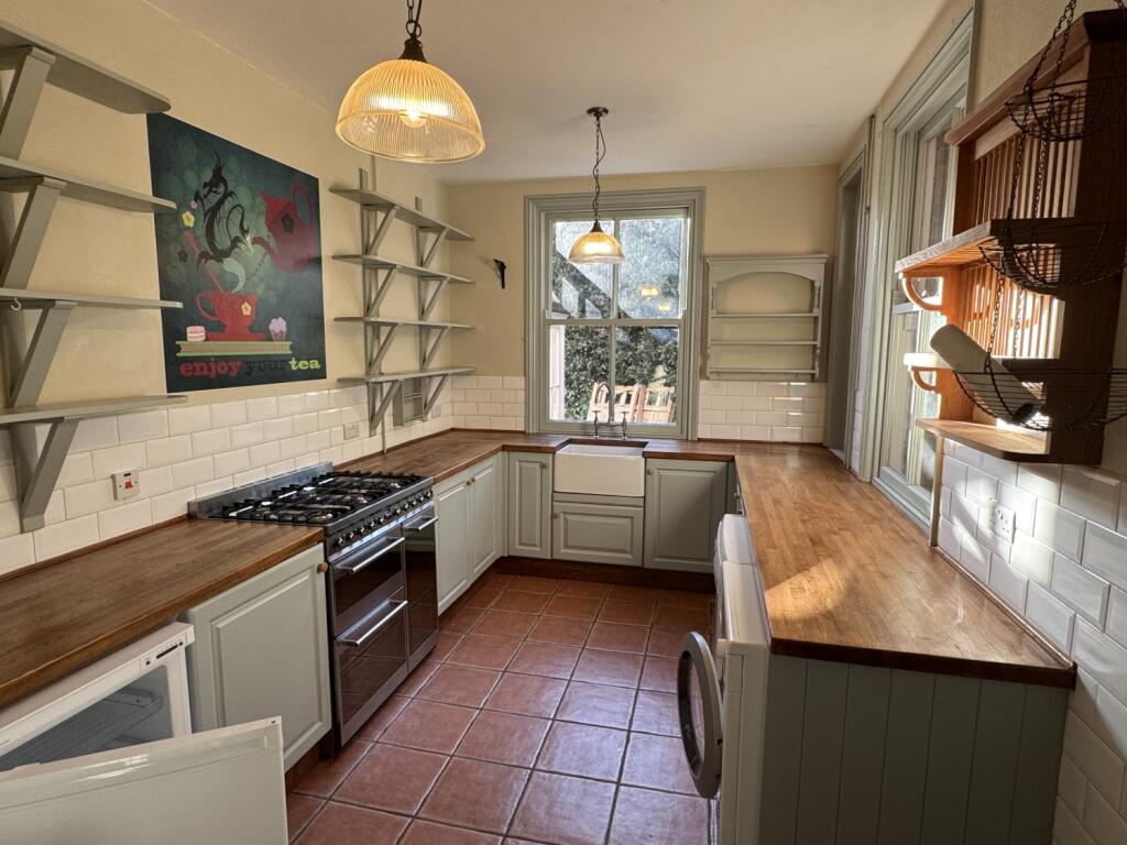 2 Longlands - kitchen (1)