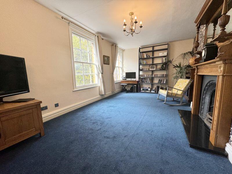 Sitting room / Bedroom