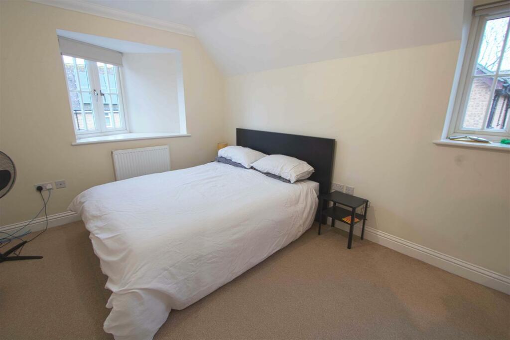 bed1.jpg