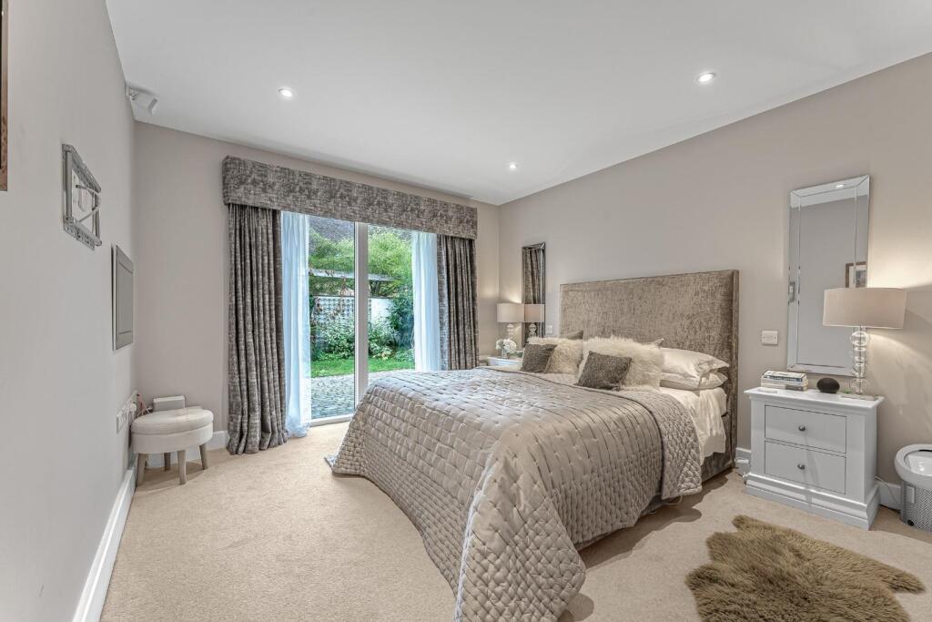 GROUND FLOOR MASTER SUITE i.jpg