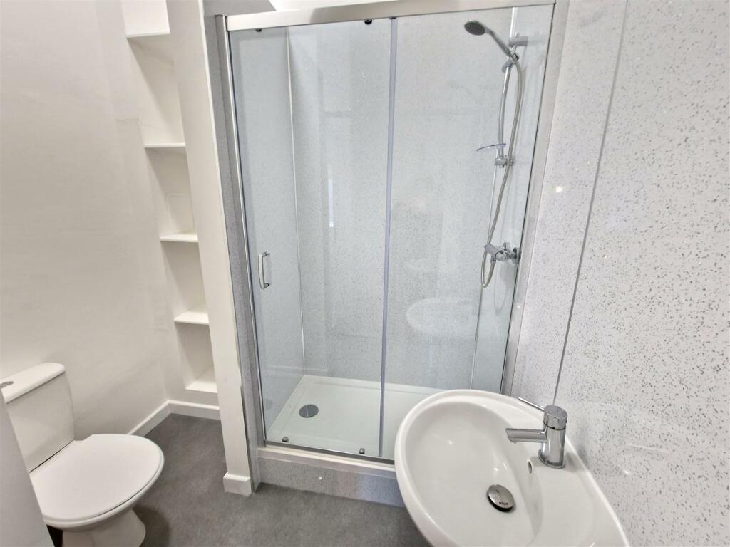 Shower room.jpg