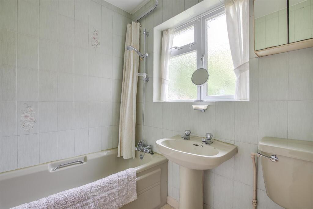 11 Wycombe Road, HP15 6RX-7.jpg