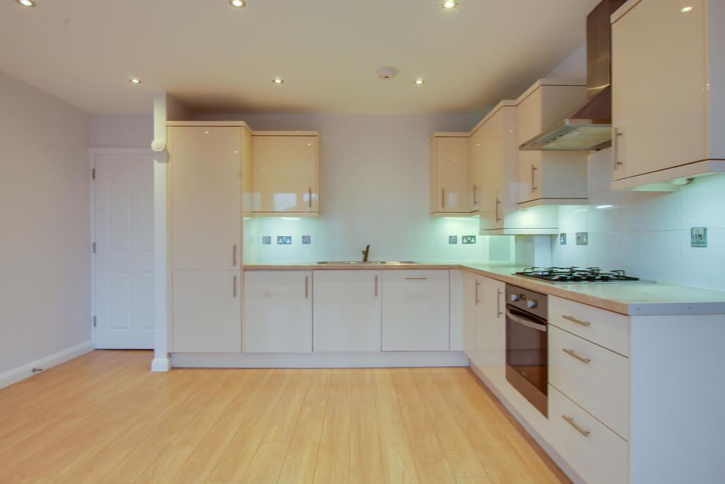 2.kitchen.jpg