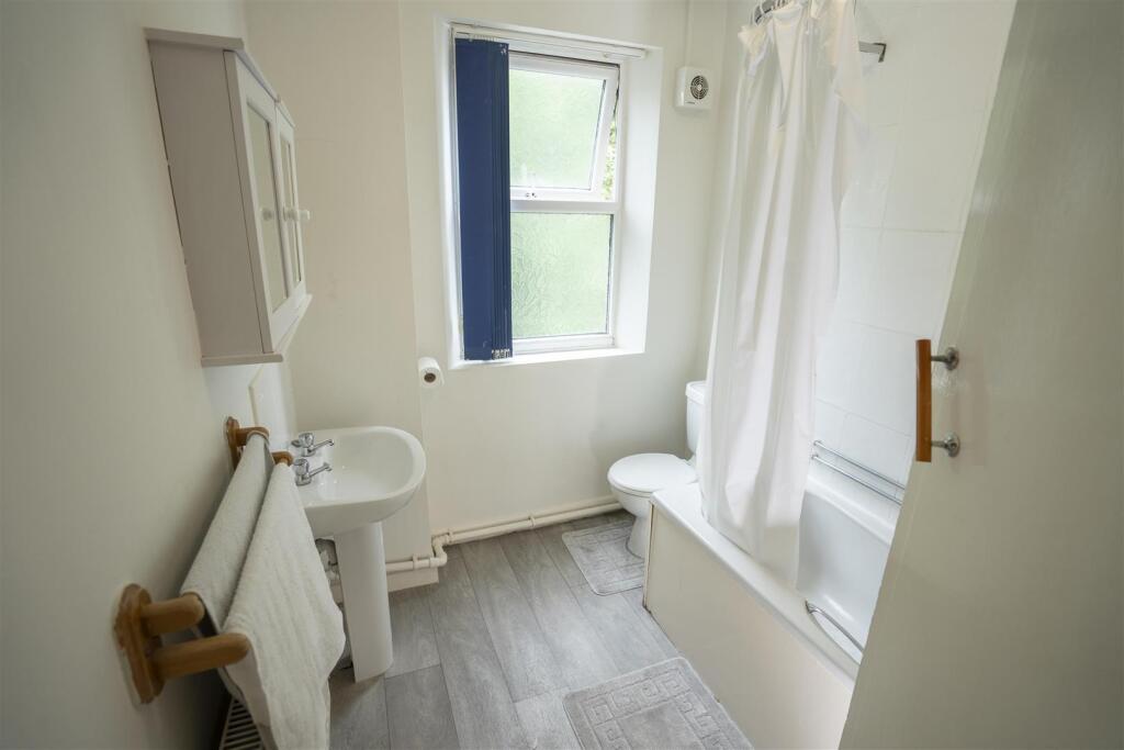 Bathroom2.jpg