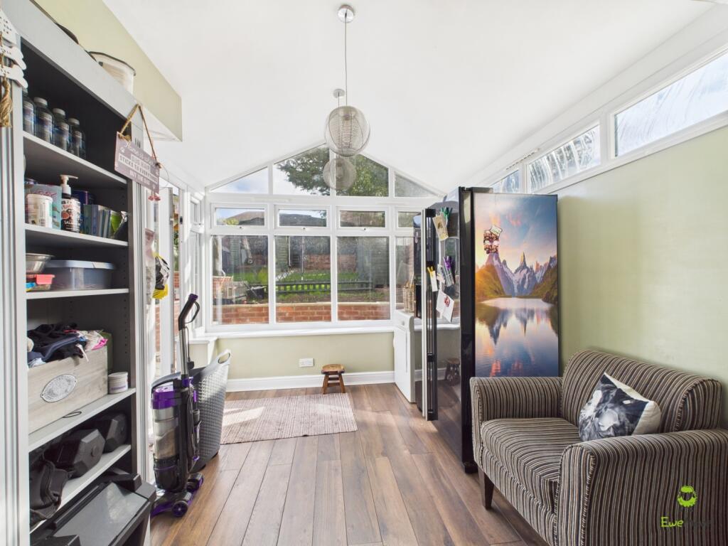 CAM03779G0-PR0301-STILL012