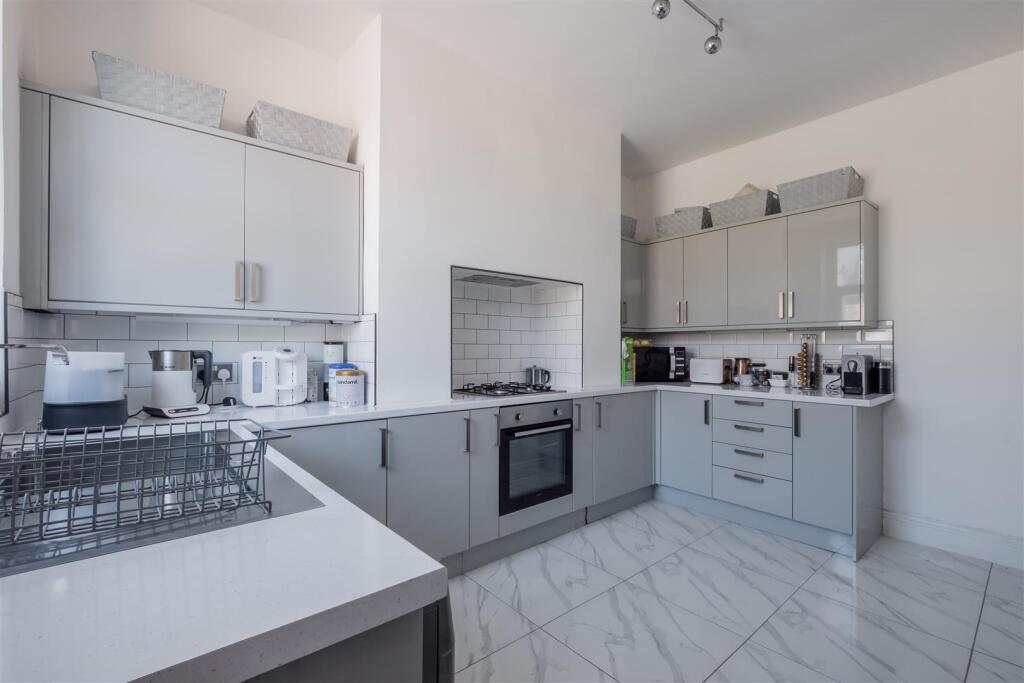 kitchen 1.jpg